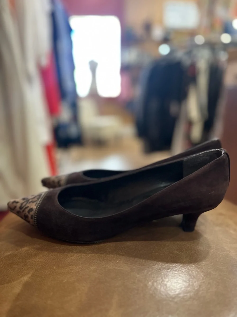 Vintage Stuart Weitzman Brown Suede Pumps with Leopard-Print Toe size 9.5 - Picture 6 of 9